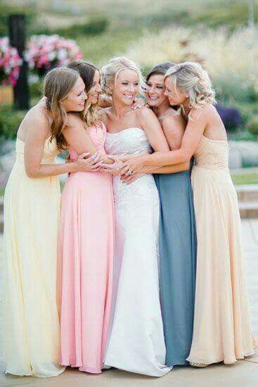 Damas de honor en colores pastel 8