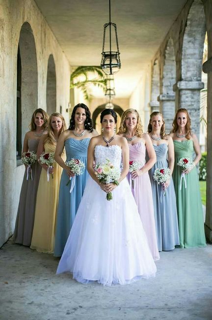 Damas de honor en colores pastel 11