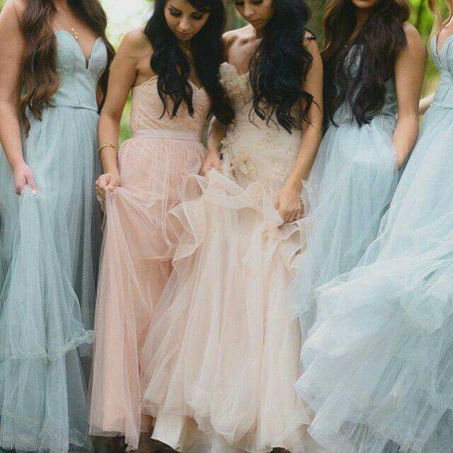 Damas de honor en colores pastel 13