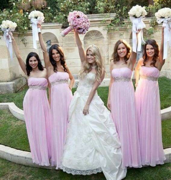 Damas de honor en colores pastel 24
