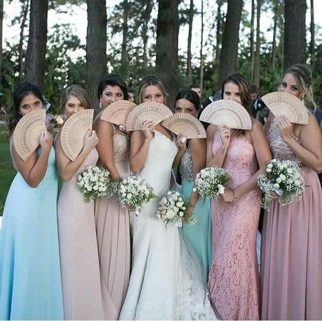 Damas de honor en colores pastel 27