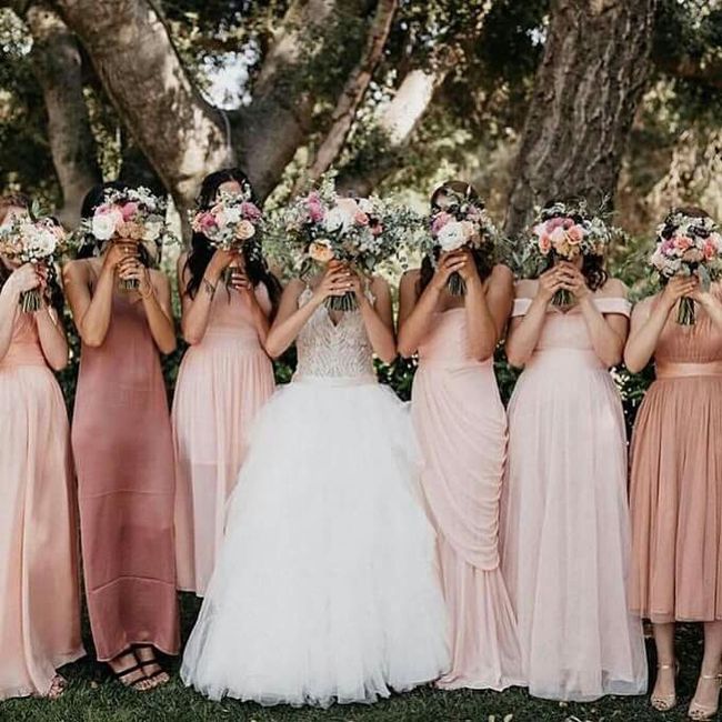 Damas de honor en colores pastel 31