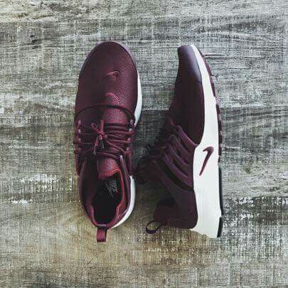 Tenis en color vino 3