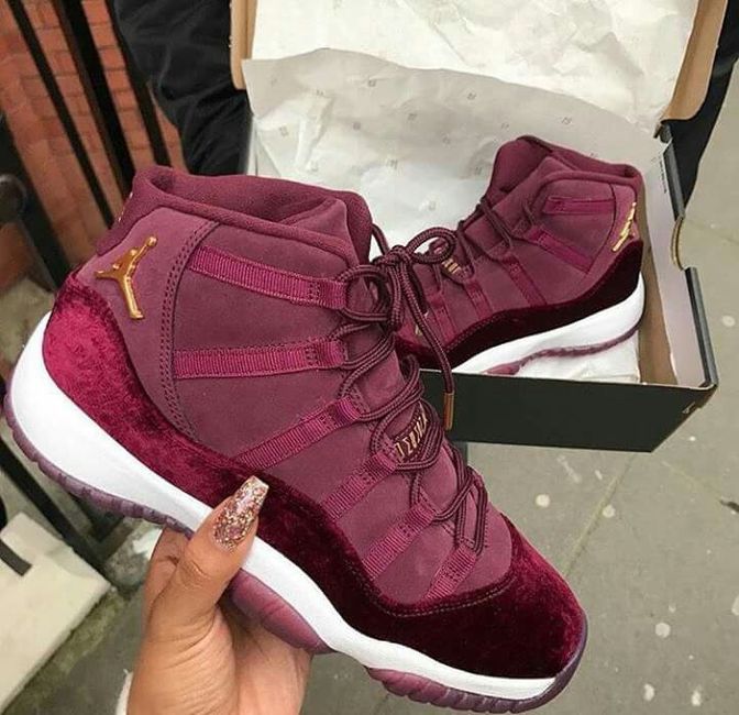 Tenis en color vino 19