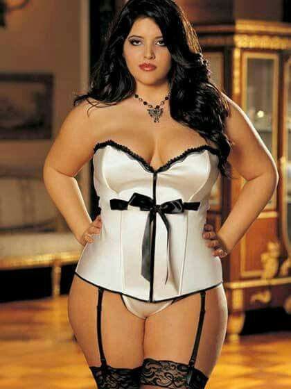 Lencería muy sexy para novias curvy 6