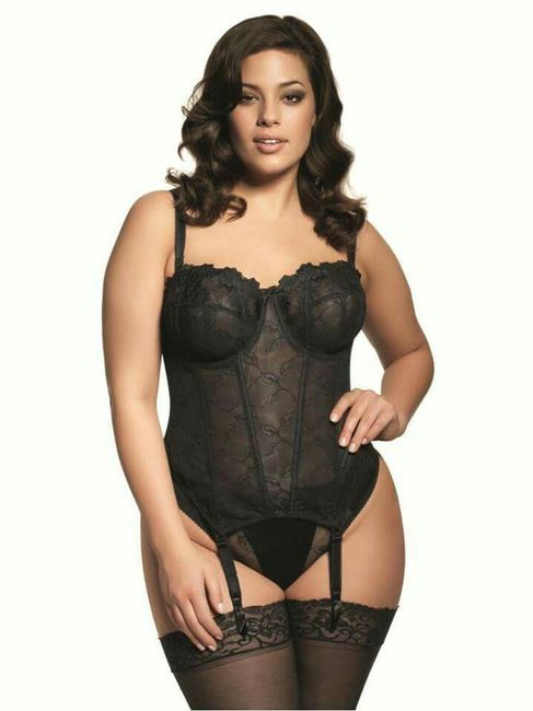 Lencería muy sexy para novias curvy 8