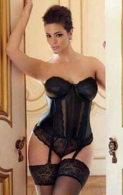 Lencería muy sexy para novias curvy 20