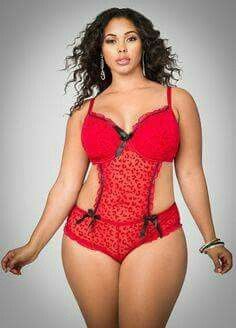 Lencería muy sexy para novias curvy 29