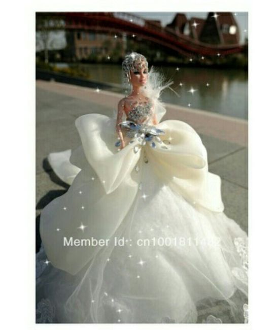 Tu boda:una muñeca vestida  de novia en la mesa principal 2