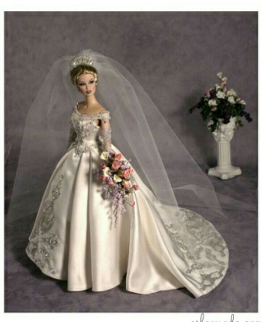 Tu boda:una muñeca vestida  de novia en la mesa principal 5