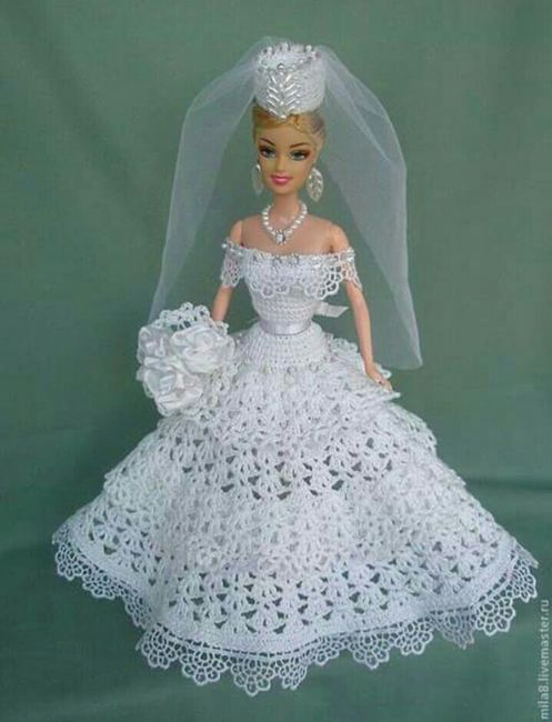 Tu boda:una muñeca vestida  de novia en la mesa principal 21