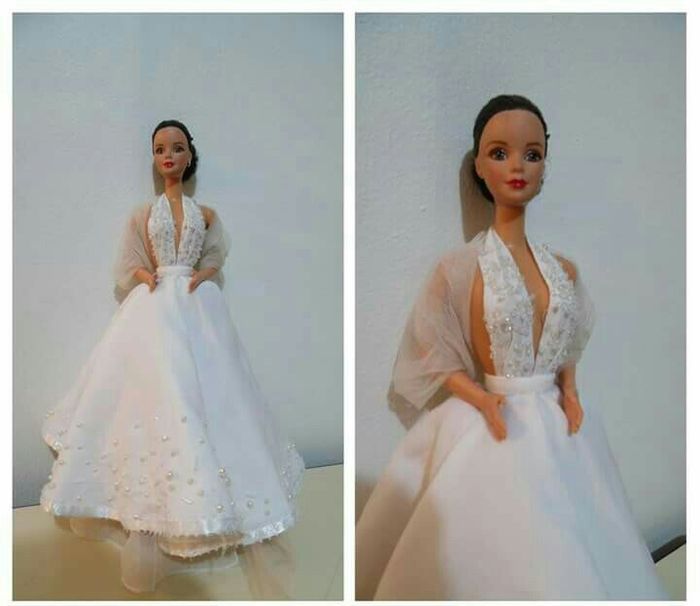 Tu boda:una muñeca vestida  de novia en la mesa principal 25