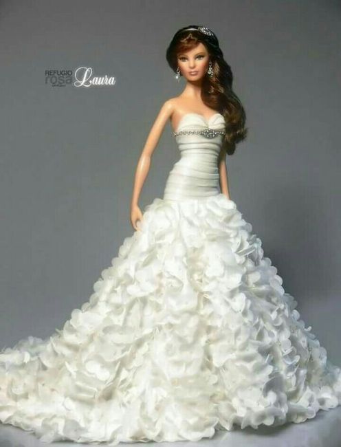 Tu boda:una muñeca vestida  de novia en la mesa principal 29