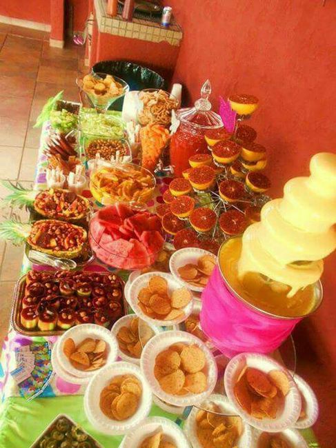 Mesa de botanas saladas y picositas para boda 3