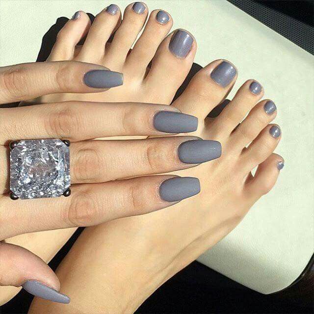Uñas con tonos grises 12