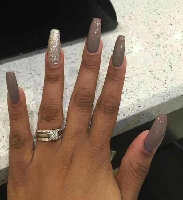 Uñas con tonos grises 13