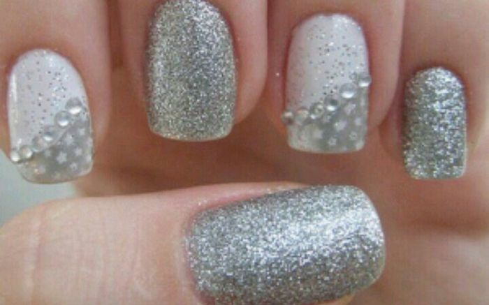 Uñas con tonos grises 17