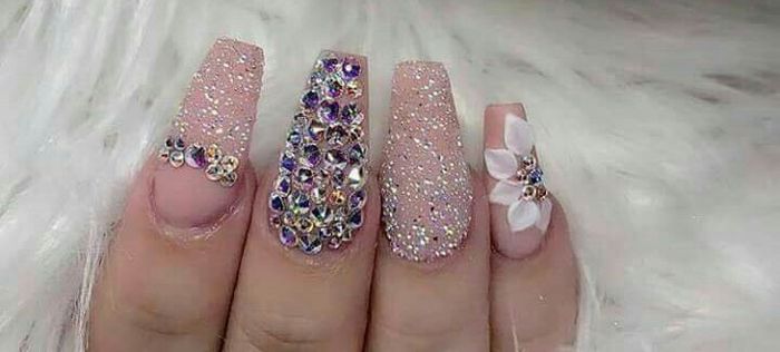 Uñas con mucho brillo 🔆 9