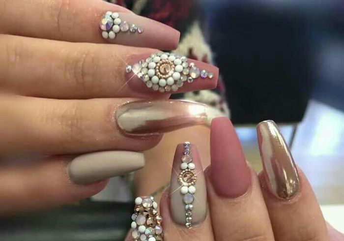 Uñas con mucho brillo 🔆 12