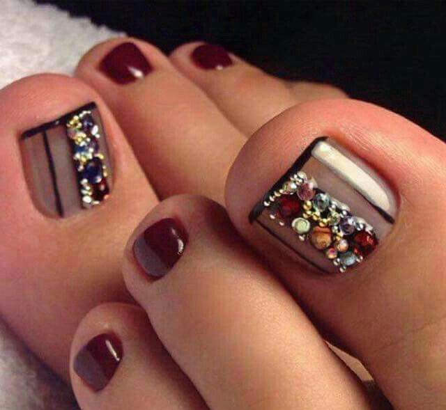 Uñas lindas también en los pies 16