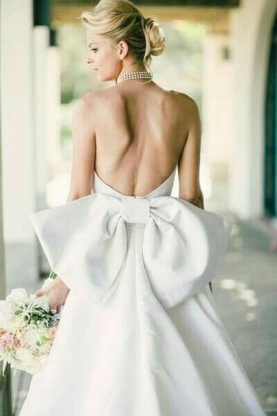 Vestidos de novia con moño 4