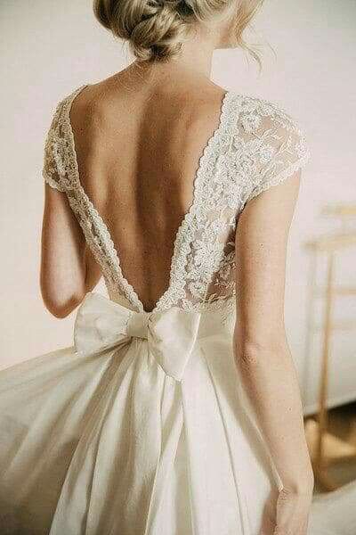 Vestidos de novia con moño 11