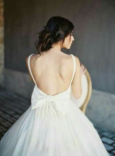 Vestidos de novia con moño 22
