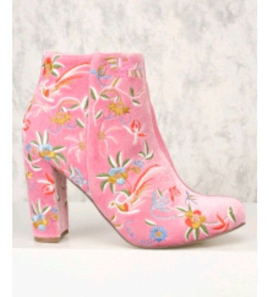 Botas y botines color rosa 9