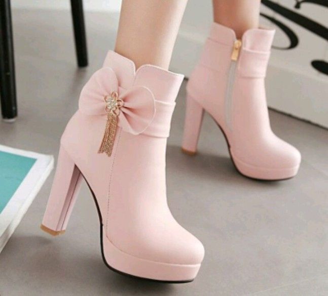 Botas y botines color rosa 12
