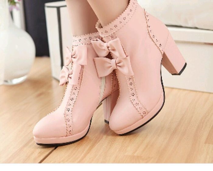 Botas y botines color rosa 13
