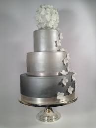 Pasteles en plata para boda 6