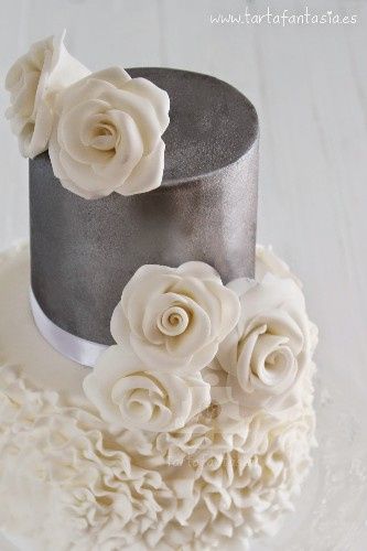 Pasteles en plata para boda 11