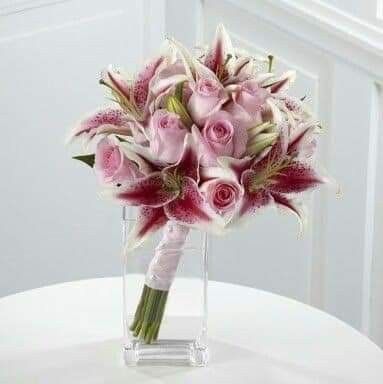 Ramos con lilis y rosas💐 8