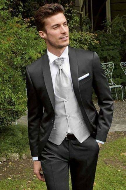 Novios en gris oscuro 5