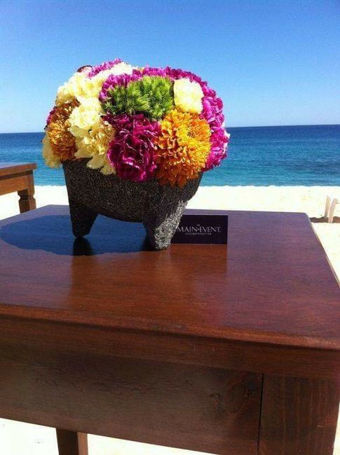 Flores en molcajetes como centros de mesa 3