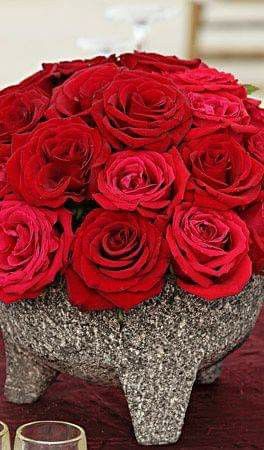Flores en molcajetes como centros de mesa 5
