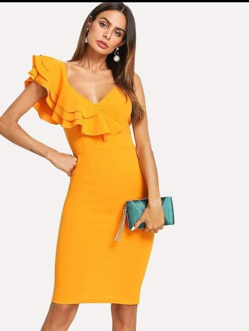 Vestidos con olanes para invitadas 3