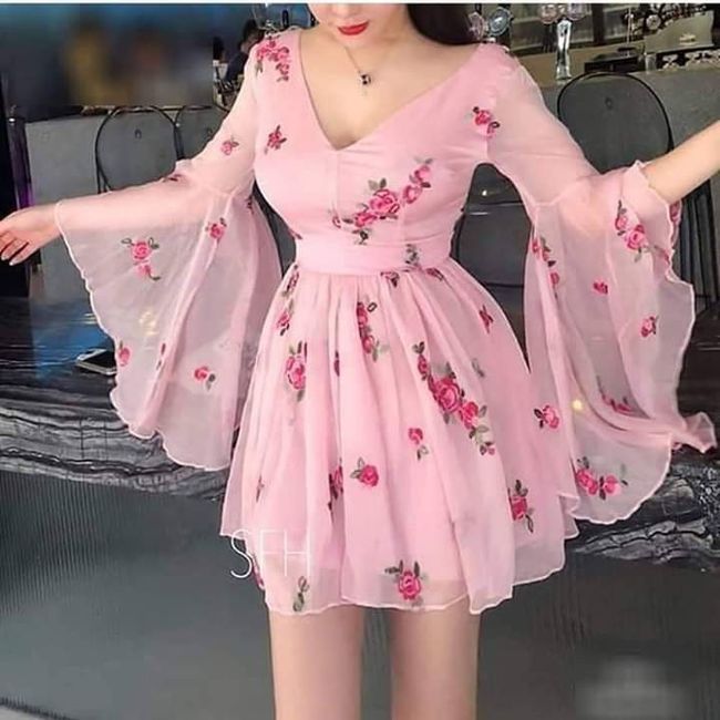 Vestidos con flores para invitadas 4