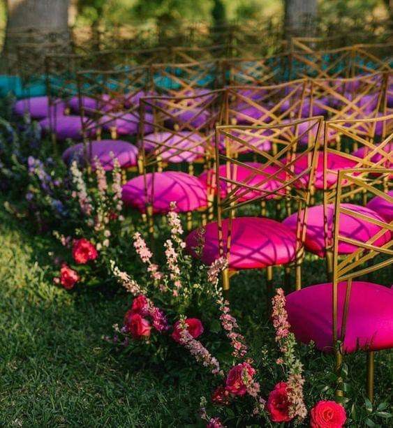 Sillas de color en tu boda 4
