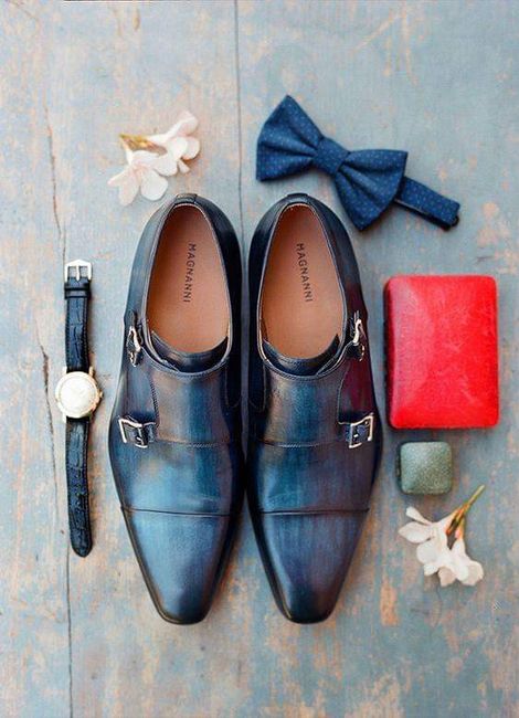 Foto de los zapatos del novio y accesorios 2