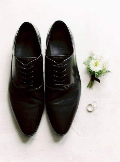 Foto de los zapatos del novio y accesorios 4