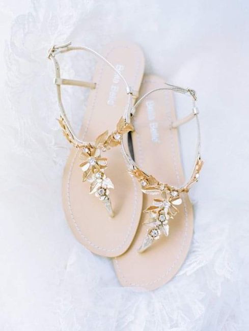 Boda en playa: sandalias planas 3