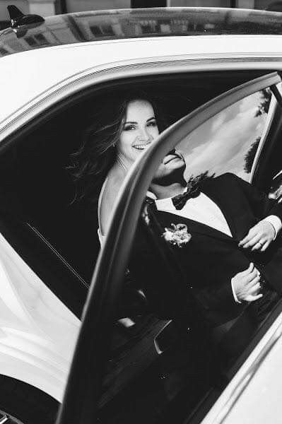 Fotografías de novias en el auto de bodas 1