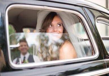 Fotografías de novias en el auto de bodas 3