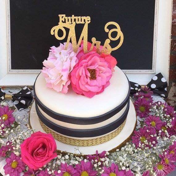 Despedida de soltera: pasteles en diferentes tonos 2