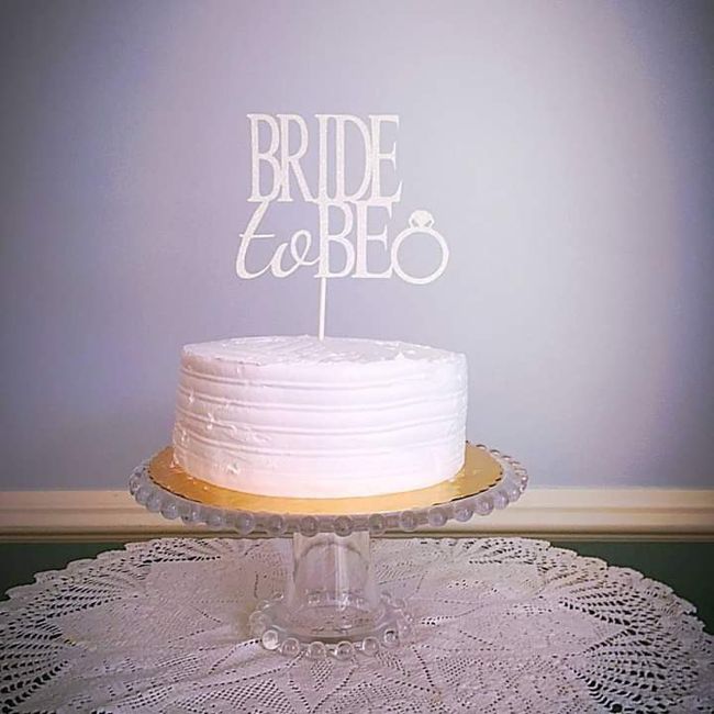 Despedida de soltera: pasteles en diferentes tonos 3