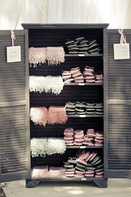 Obsequiar sandalias a tus invitadas 5