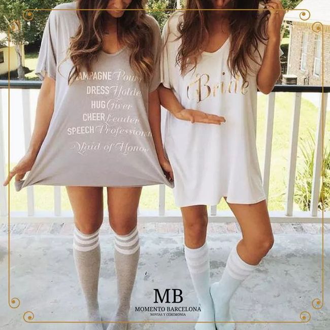Novia y damas con detalles personalizados 4