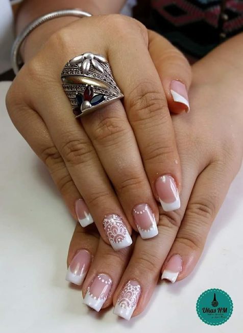 Uñas con tonos blancos 2