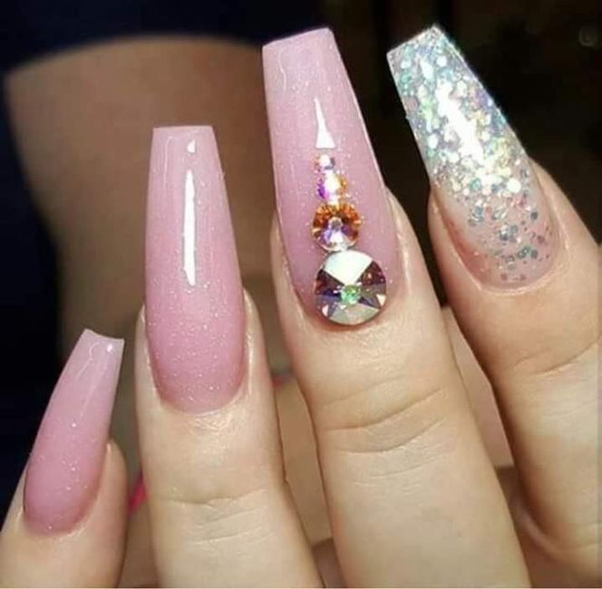Uñas con tonos blancos 5